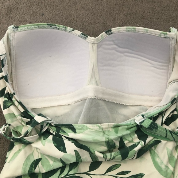 Gorgeous green print Nip Tuck one piece swim suit - Picture 2 of 5